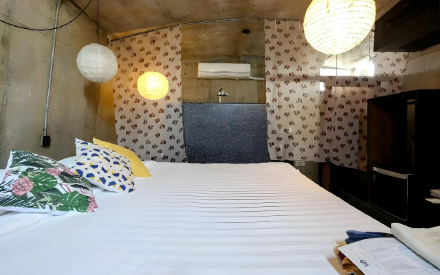 Mo Rooms