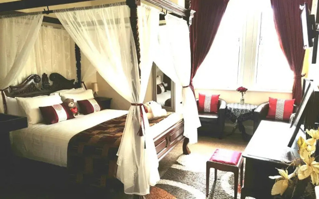 The Palms Hotel