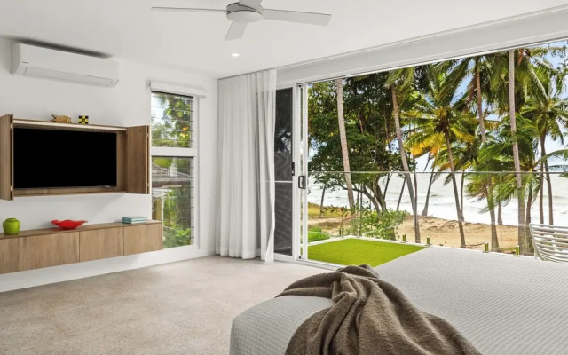 Tenterfield Beachfront Luxury 4 Bedroom Holiday Home
