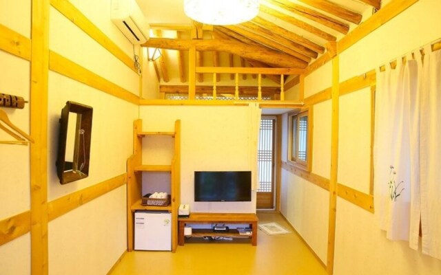 Jeonju Yeonwoodang Hanok Pension