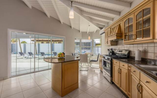 4BR 4BA Villa w Private Pool Eagle Palm Beach
