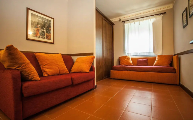 Alluring apartment in Passaggio di Bettona with pool