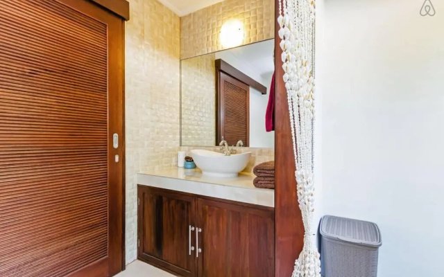Awesome 1BR Villa in the heart of Seminyak – Guest Rooms – Kuta