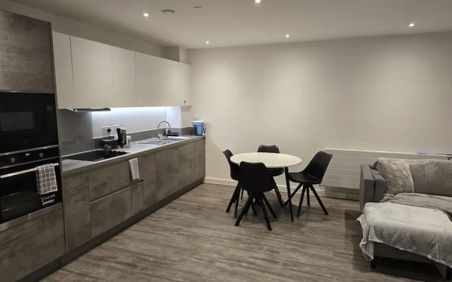 Luxurious 2-bed Haven in the Heart of Barking