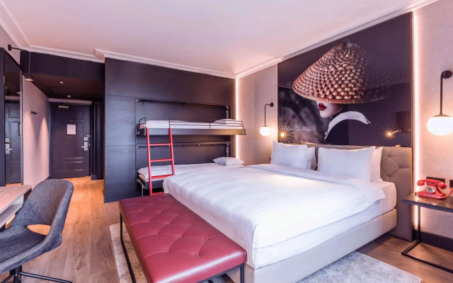 Radisson RED Hotel London Heathrow