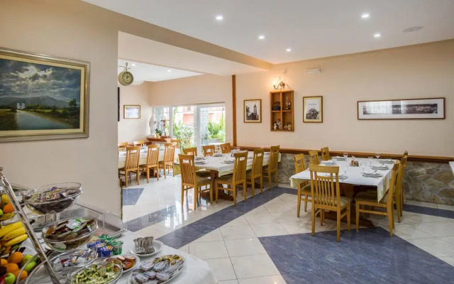 Hotel Dina