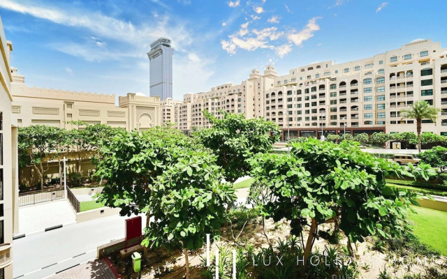 LUX  The Elegant Fairmont Palm Suite