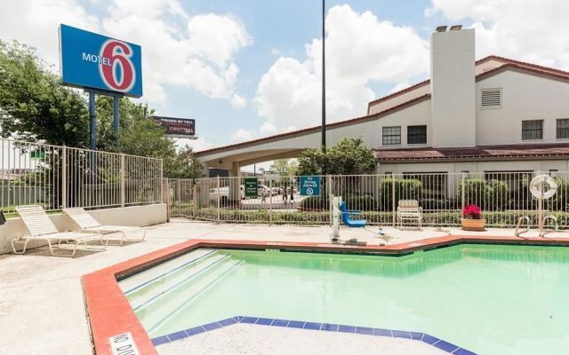Motel 6