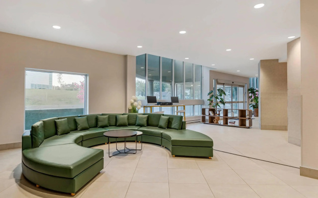 Clarion Lakeside Inn & Conference Centre