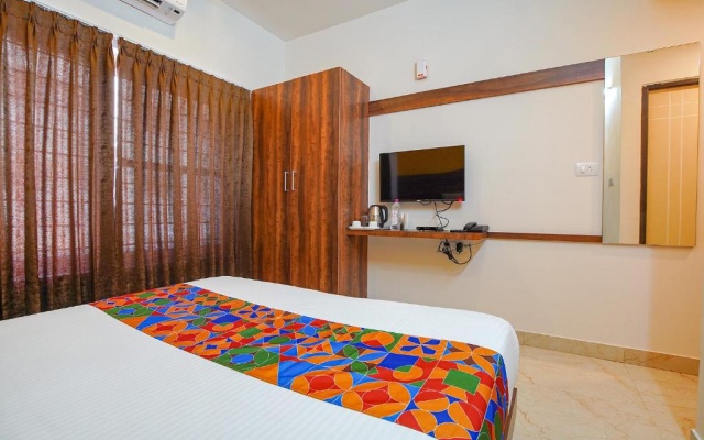 Fabhotel Greenwood Xpress Inn