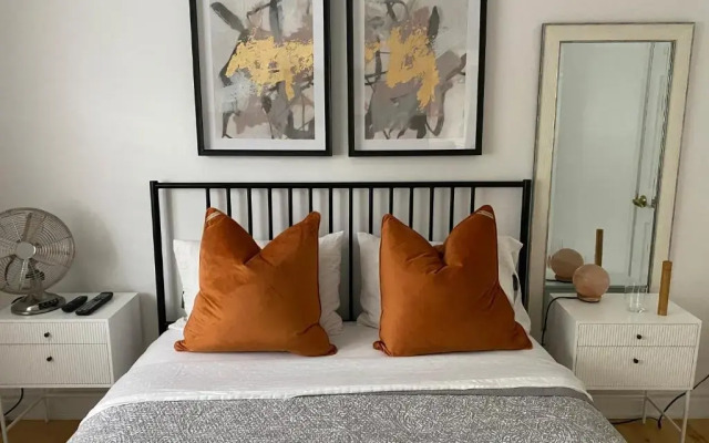 Bright Bedroom- YYZ, Humber College, EGH, Quiet