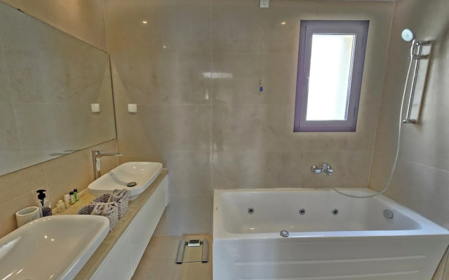 Stylish Luxe House with Garden Marsa