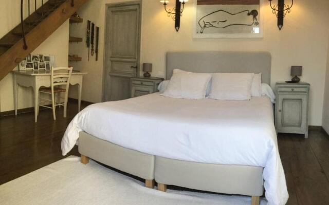 Farmhouse with private pool in the countryside of Plan d'Orgon in Provence, 8 persons LS1 365 MIGNOUN
