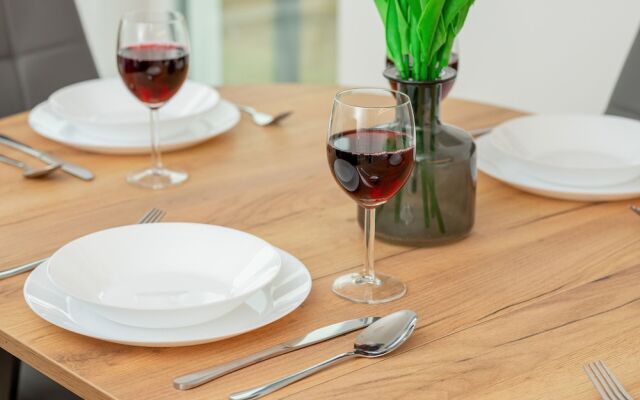 Two-bedroom Accepting Pets by Renters