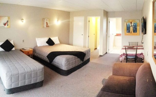 The Aquarius Motor Inn