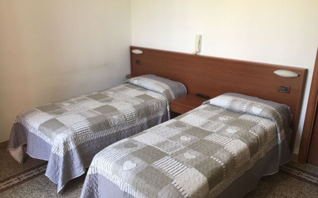 Lora Hotel