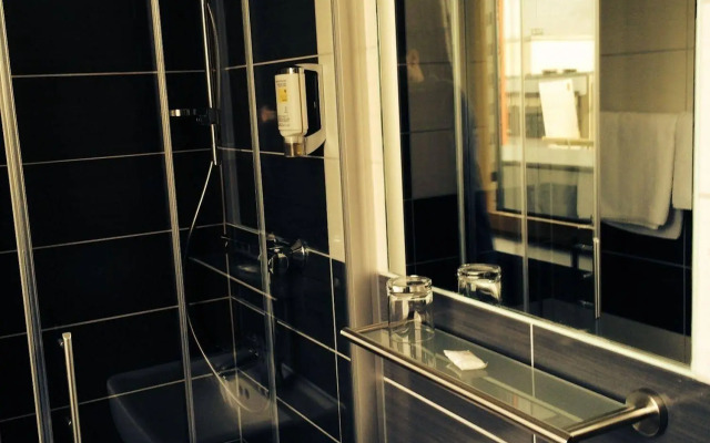 Hotel Stadt Hamburg am Fluss Saarbrücken