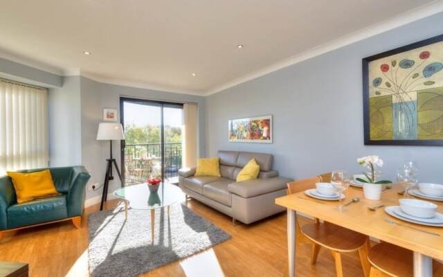 Xscape View Apartment With Balcony