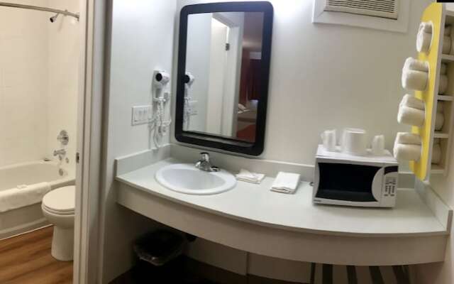 Motel 6 Kamloops, BC