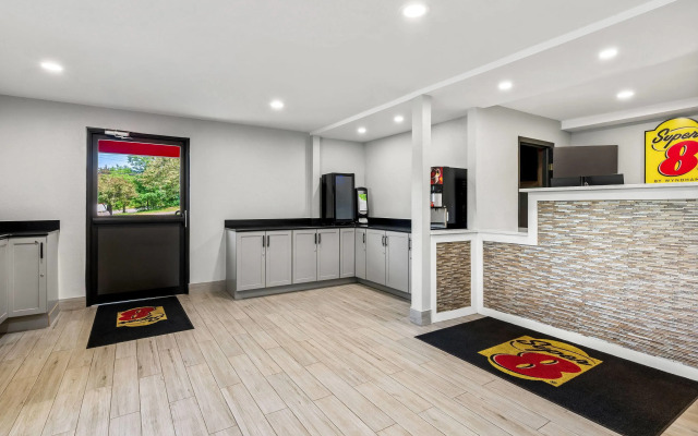 Super 8 by Wyndham Lewiston Auburn Area