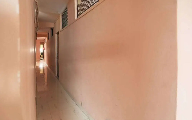 SPOT ON 48329 Dee 9 Residency