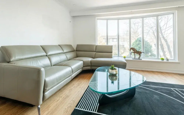 Family & Corporate home in Mississauga