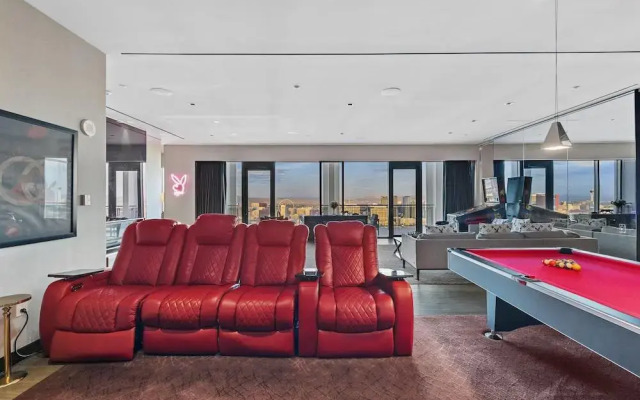 StripViewSuites at Palms Place Penthouses