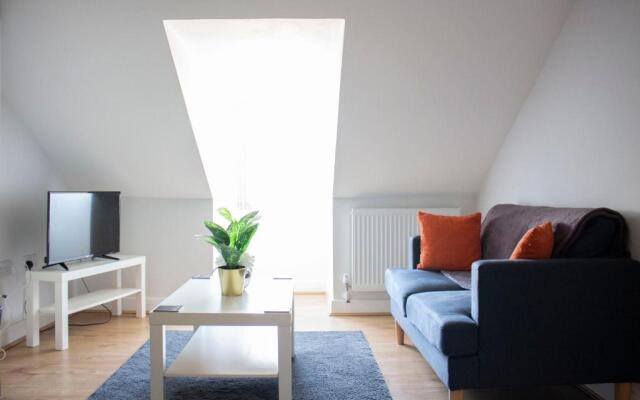 Town Centre Apartment with FREE Parking