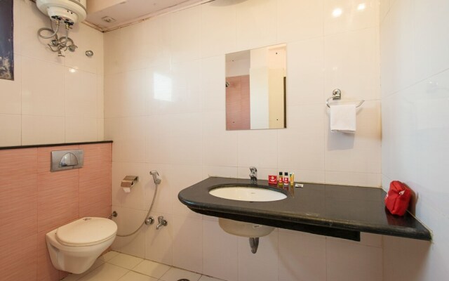 OYO 648 Hotel Royal Ecstasy