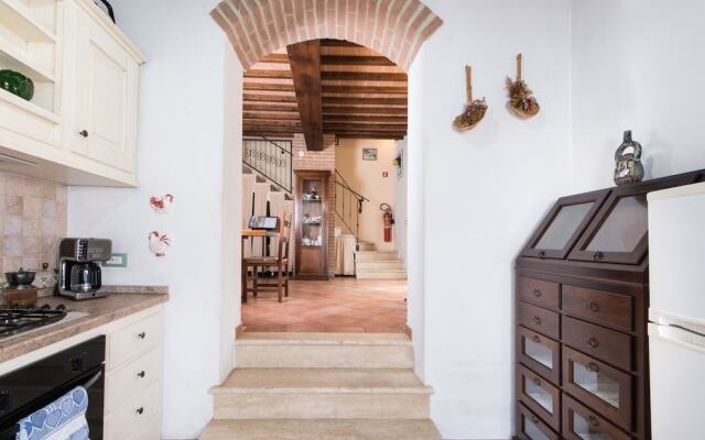 Refreshing Holiday Home in Casole D'elsa With Swimming Pool