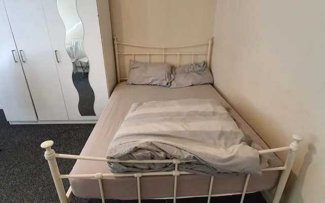 9 Vernon Close Serviced Holiday Home