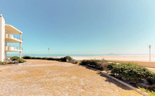 Luxury on the Beach, Lagoon Beach