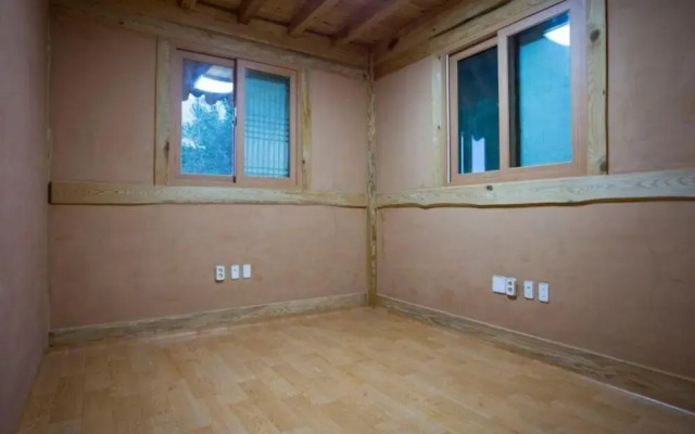 Chungju Solnaeeum Hanok Pension
