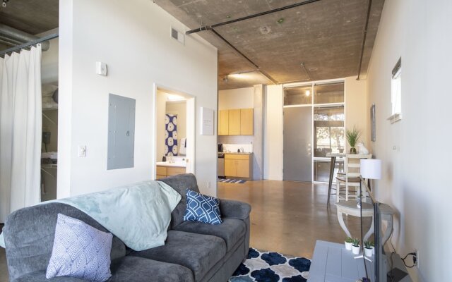 1 BR Loft Next to Riverwalk by Frontdesk