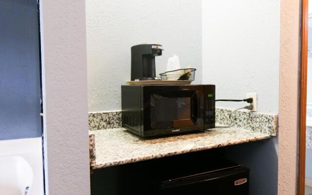 Baymont by Wyndham Flint Airport North