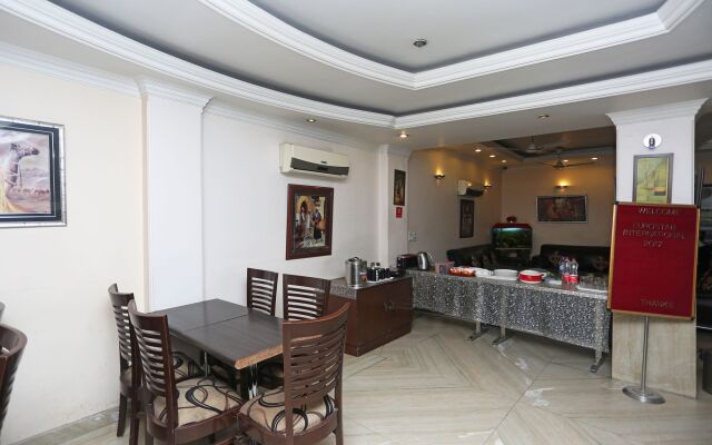 OYO 7578 Hotel Luck Residency