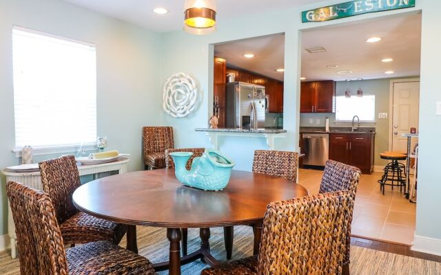 Great Location Spacious Yard Coffee bar