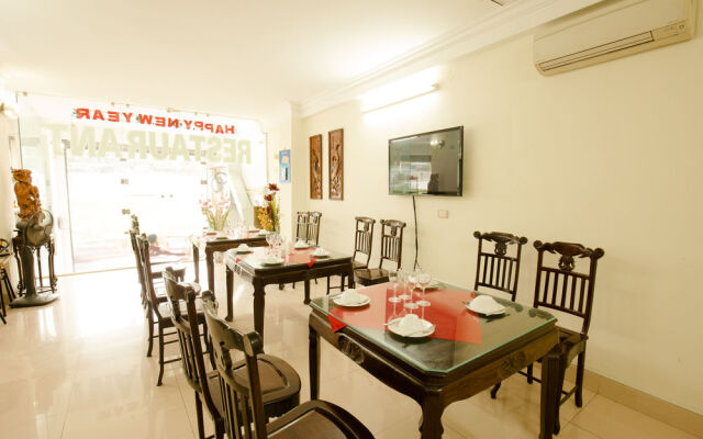 Ho Sen Xanh Hotel