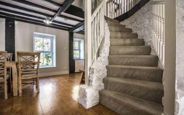 Barn Conversion - Hot Tub - Penally