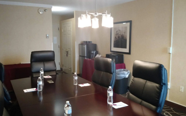 Crowne Plaza Newark Airport by IHG