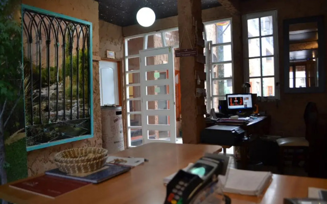 Hostal Valle Mistral - Hostel
