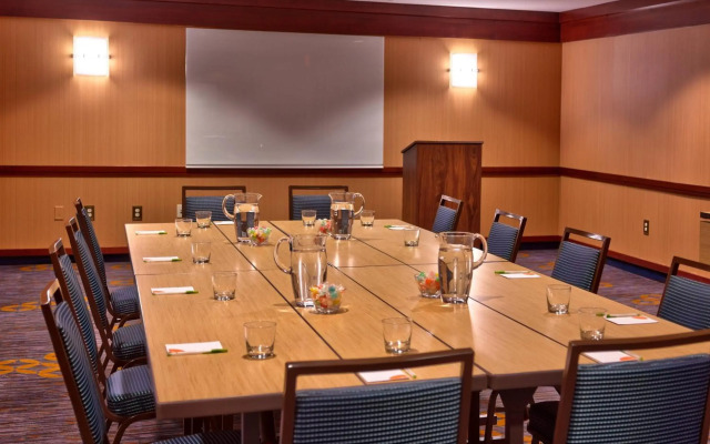 Courtyard by Marriott Kansas City Shawnee