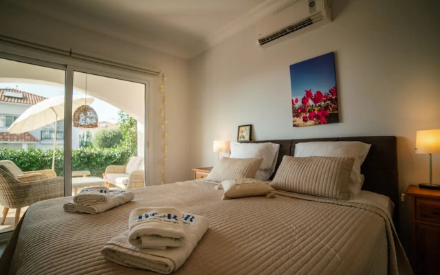 Sunny and Family Friendly Apartment Directly at the Pool