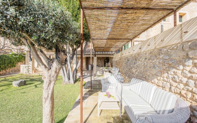 Pintor In Caimari With 3 Bedrooms And 2 Bathrooms