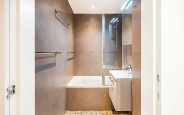 Lavish Apartment for 4 People With Seaview