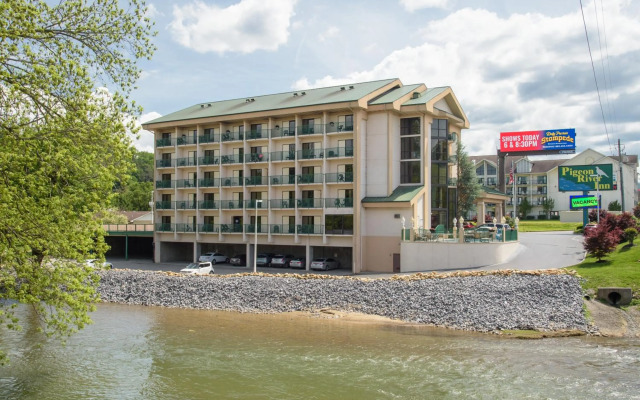 Pigeon River Inn