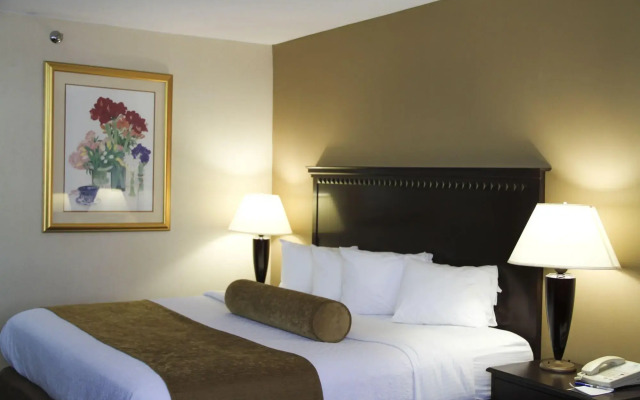 Ramada by Wyndham East Syracuse Carrier Circle