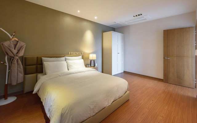 Friemily Pool Villa & Hotel