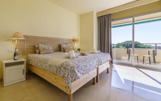 Marbella Este Next Marriott and Nikki B