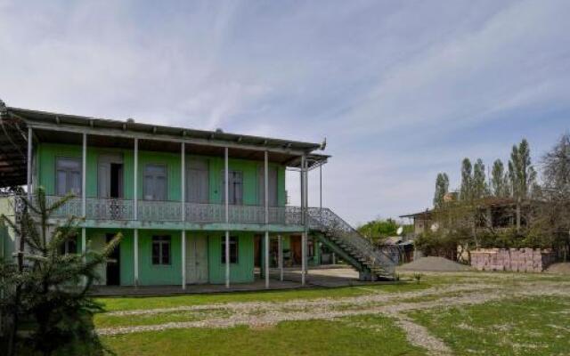 Rolandi House